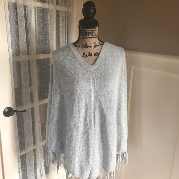 Banana republic poncho - Picture 2 of 8